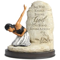 796038226979 She Who Kneels (Figurine)